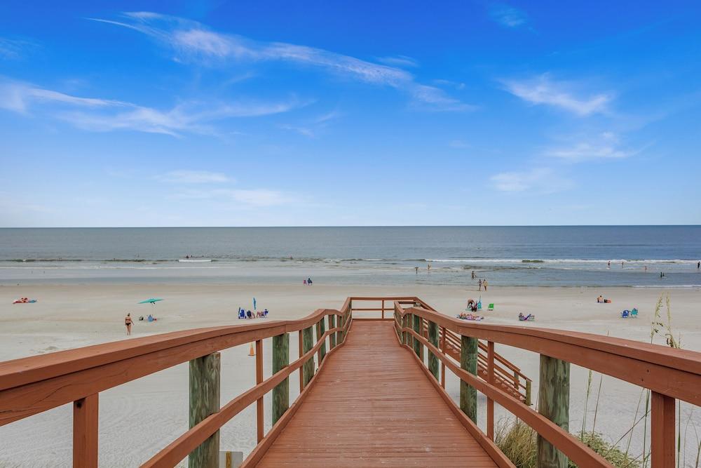 Beacher's Lodge Oceanfront Suites photo 10
