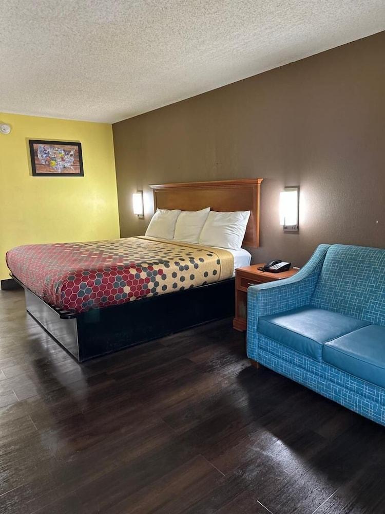 Econo Lodge Picayune photo 9