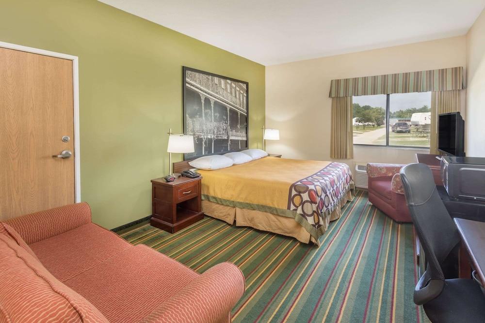Super 8 by Wyndham Duson Lafayette West Area photo 14
