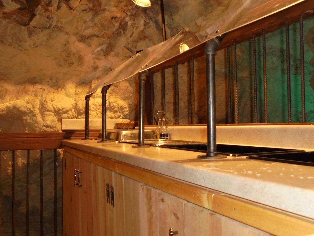 Grand Canyon Caverns Inn photo 42