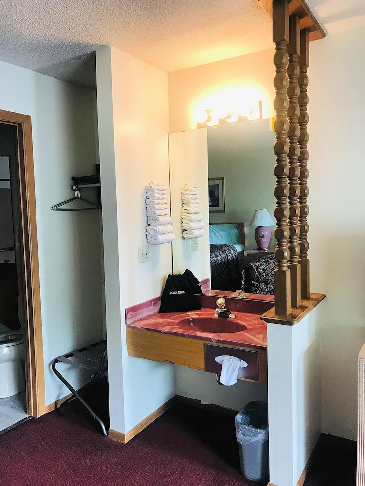 Shamrock Motel photo 33
