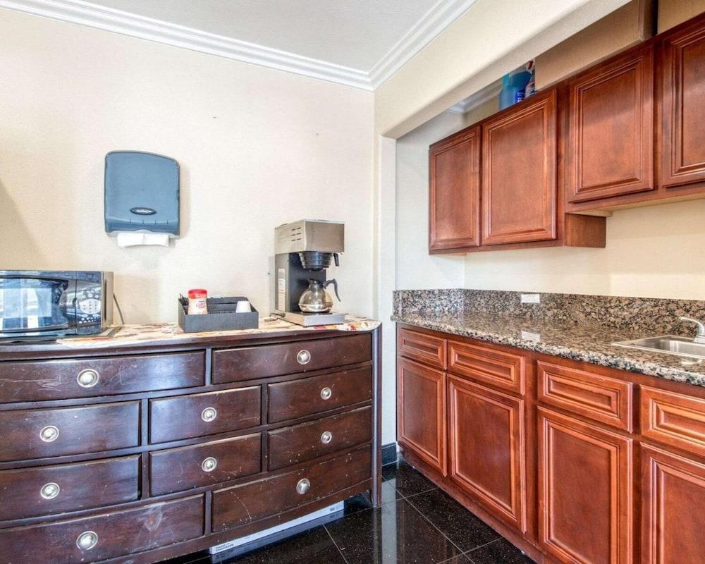 Queencity Inn photo 8