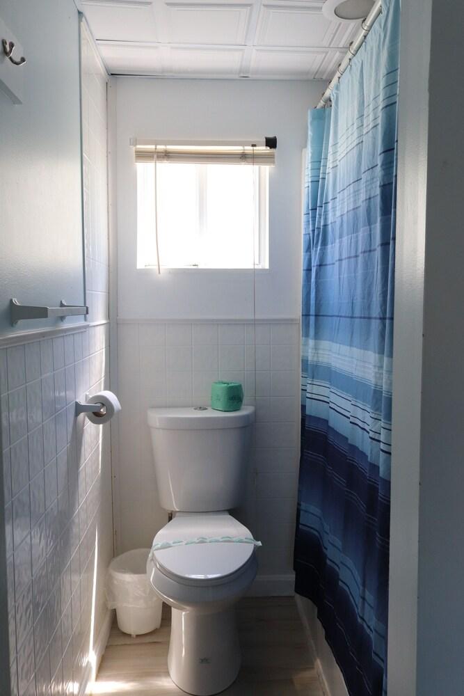 Mainsail Motel & Cottages photo 15