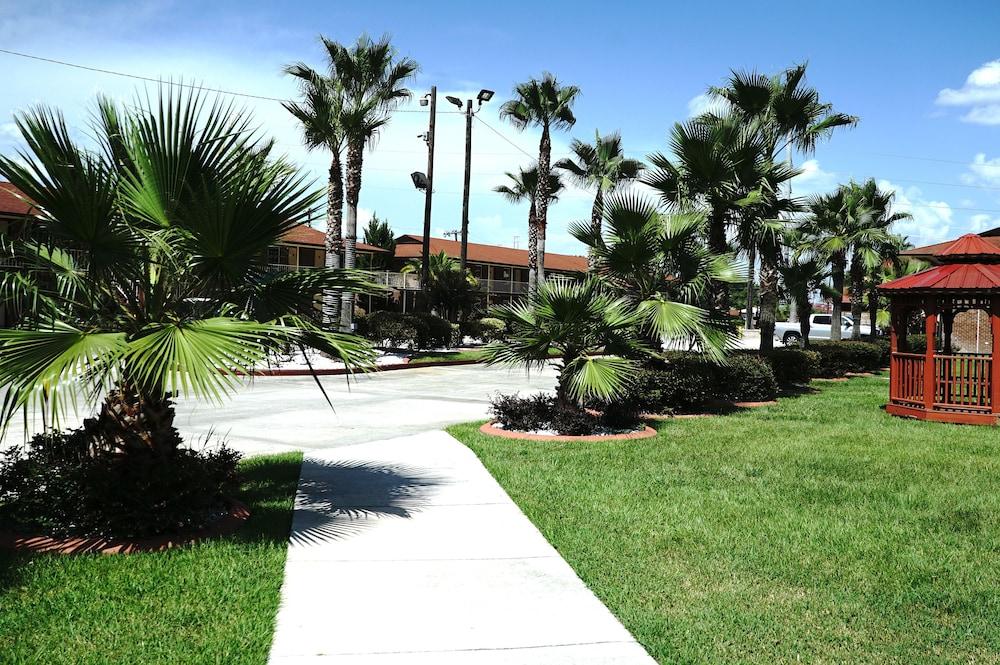 Savannah Inn and Suites photo 21
