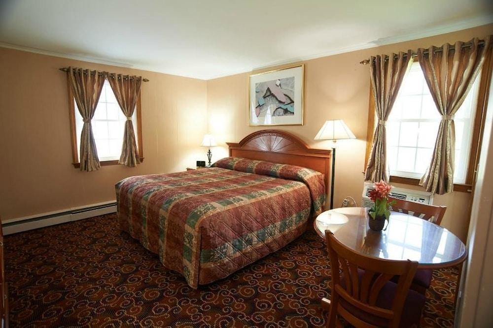Lantern House Motel photo 13
