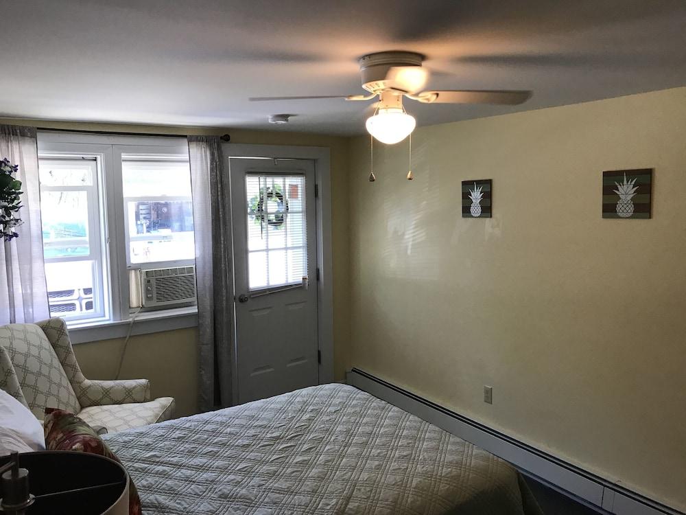 White Feather Motel photo 8