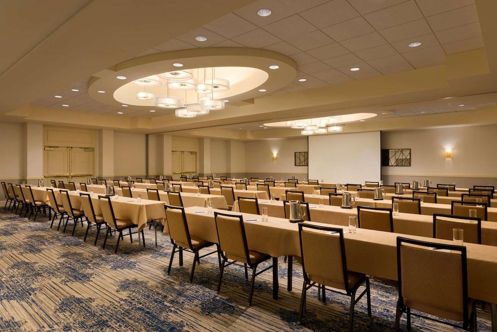 Embassy Suites by Hilton Boston Waltham photo 13