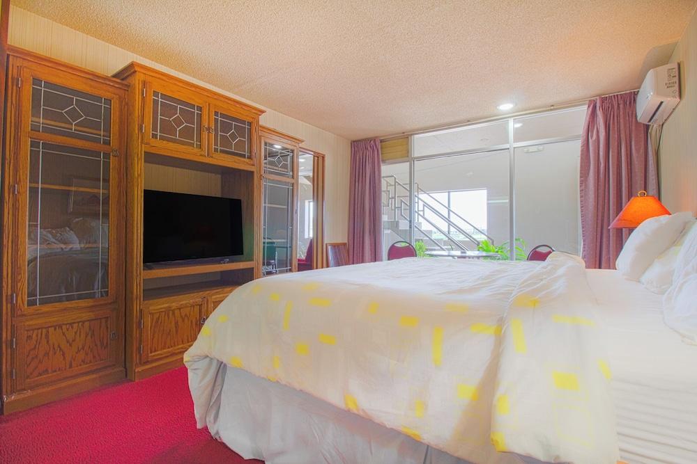 HomeTown Inn by OYO - Liberal, KS photo 24