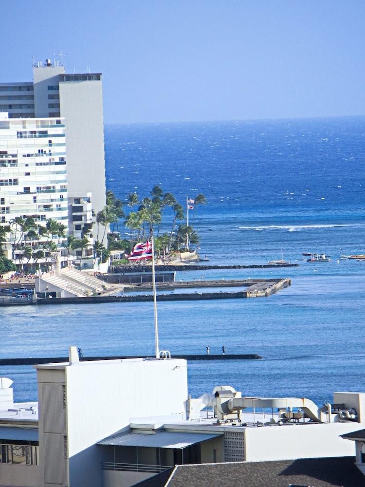 Waikiki Place - the Place to be in Waikiki photo 24