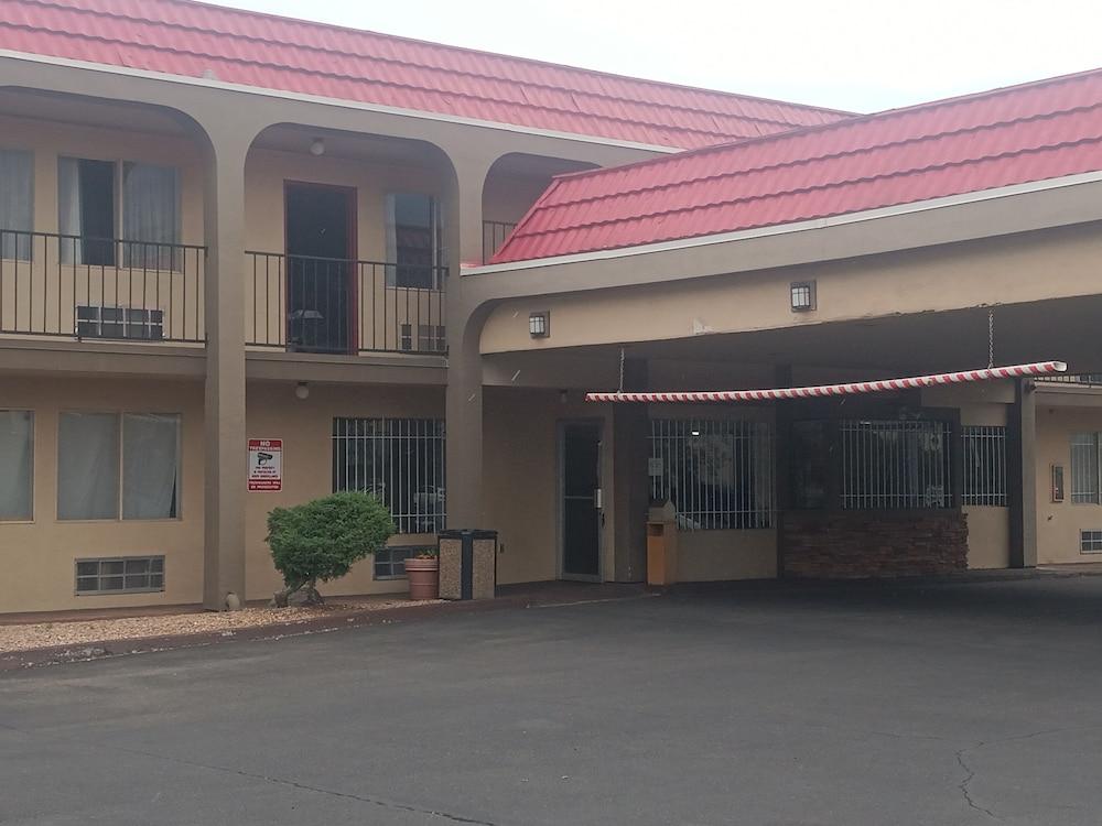 Tree Inn & Suites Albuquerque. photo 28