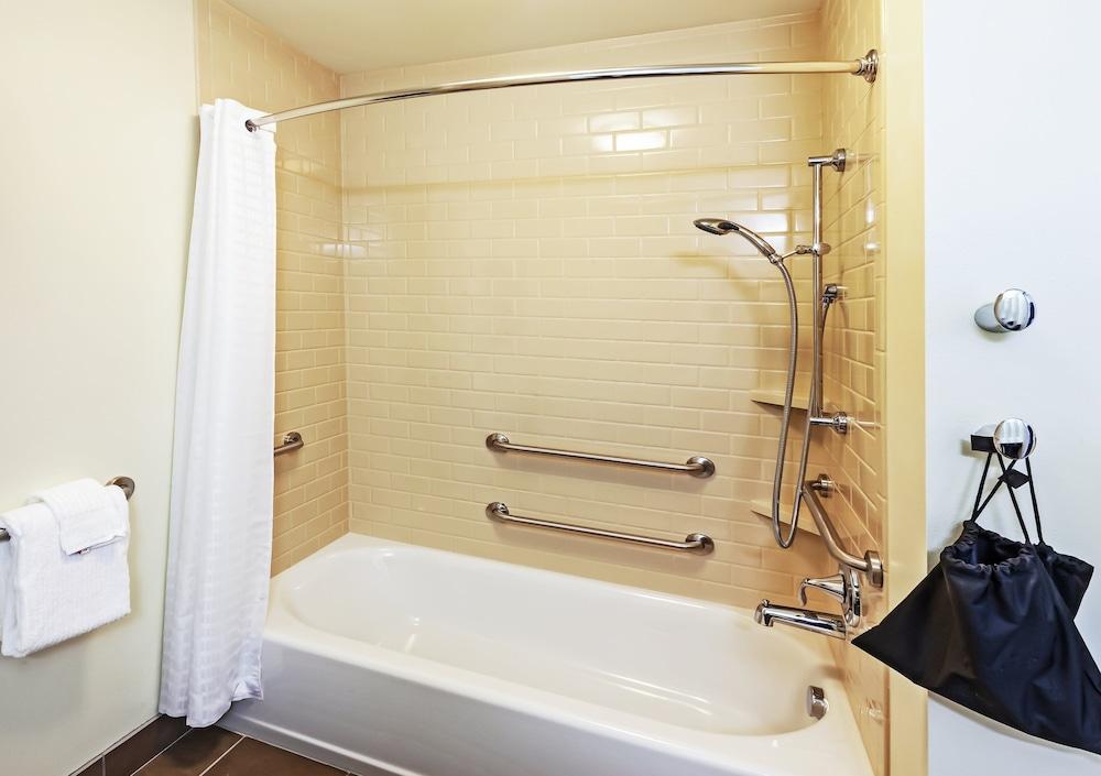 Candlewood Suites Lenexa - Overland Park Area by IHG photo 36