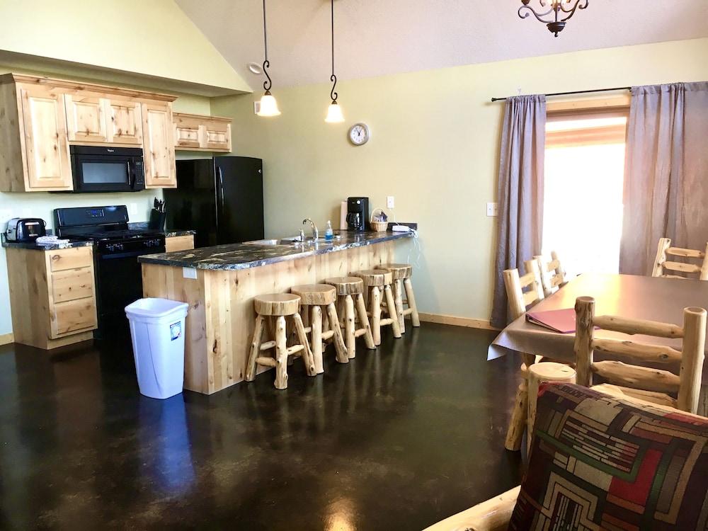 Sportsman's Lodge photo 32