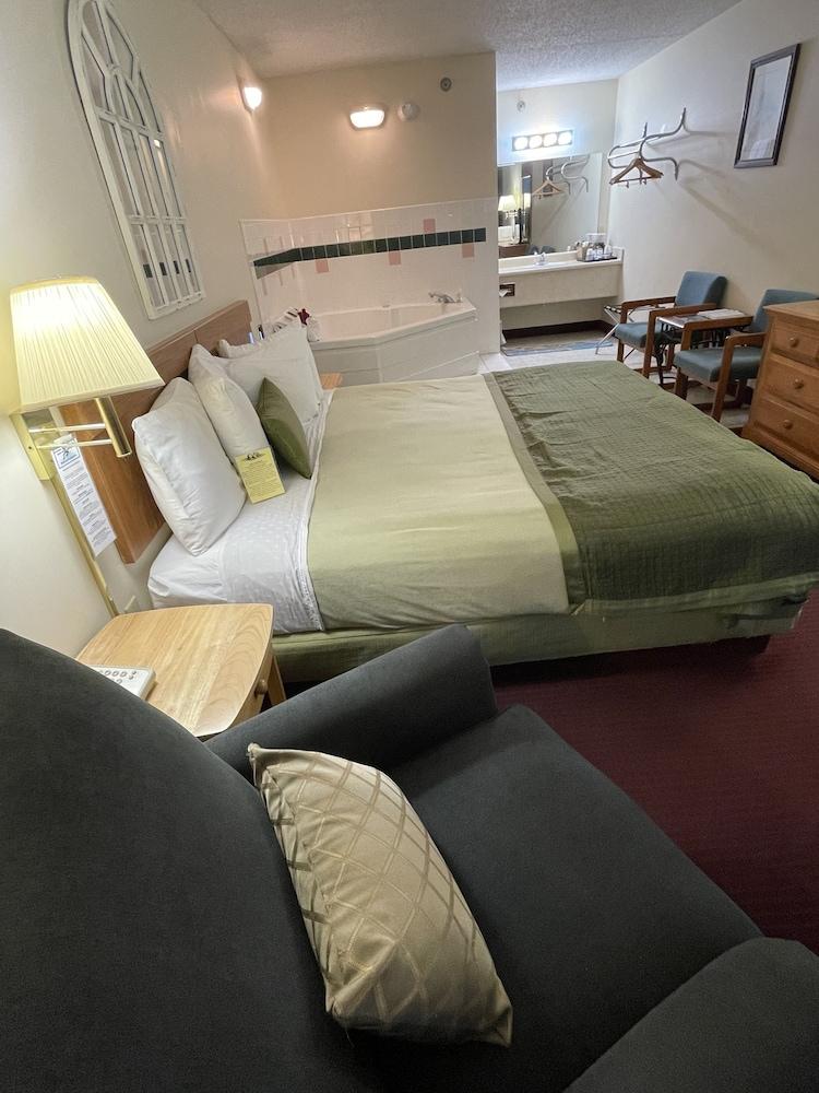 Ozark Valley Inn photo 13