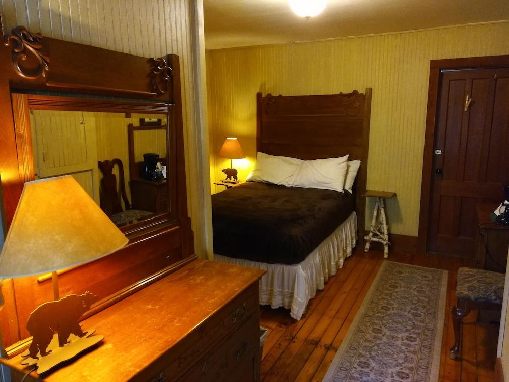 The Woods Inn photo 13