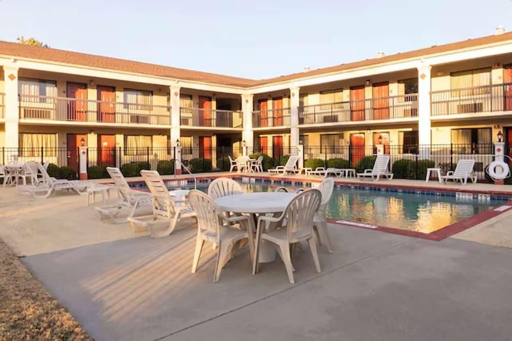 Days Inn by Wyndham Adairsville photo 35