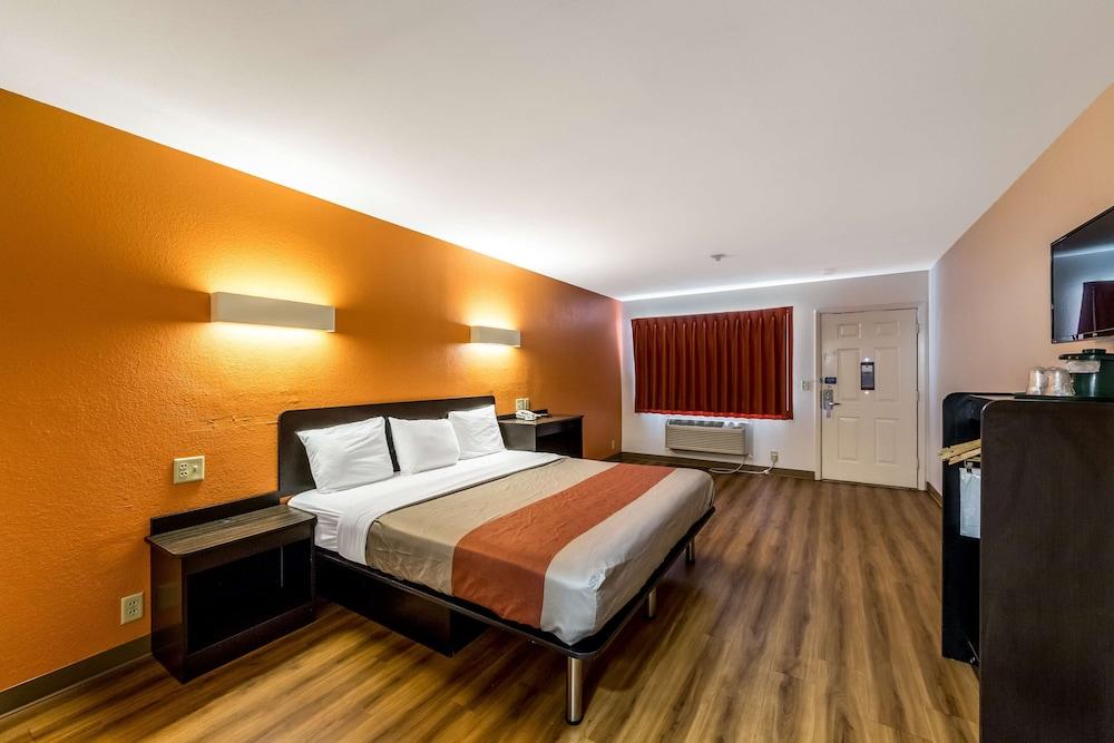 Motel 6 San Antonio, TX - South WW White Rd photo 18