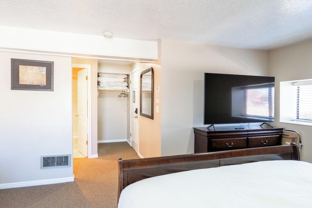 Road Creek Inn photo 68