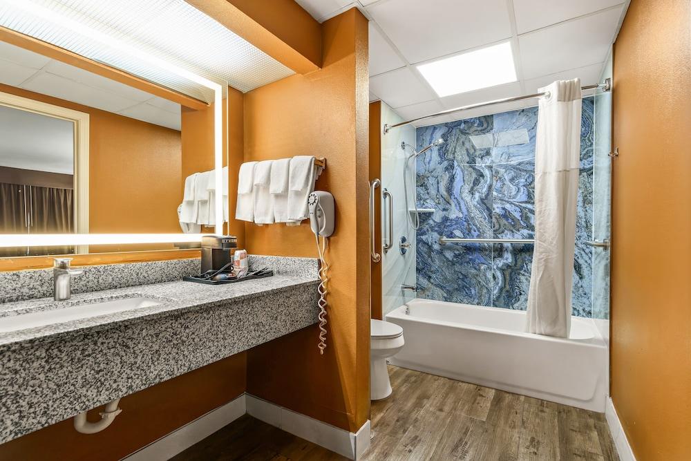 Quality Inn & Suites Corinth West photo 38
