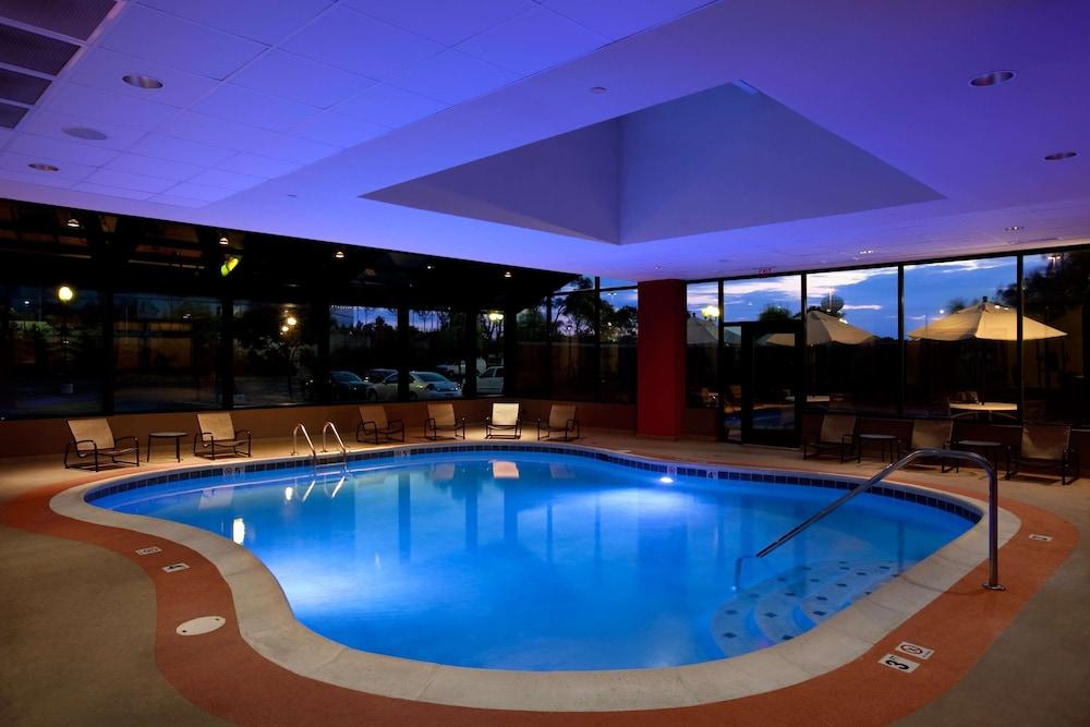Hilton Chicago/Oak Brook Suites photo 24