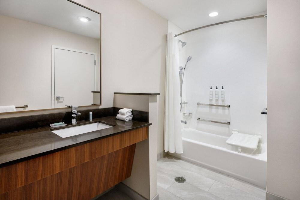 NEW - Fairfield Inn & Suites by Marriott Orlando at Millenia photo 16