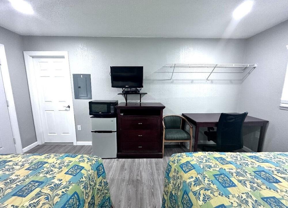 Lemon Bay Motel photo 6