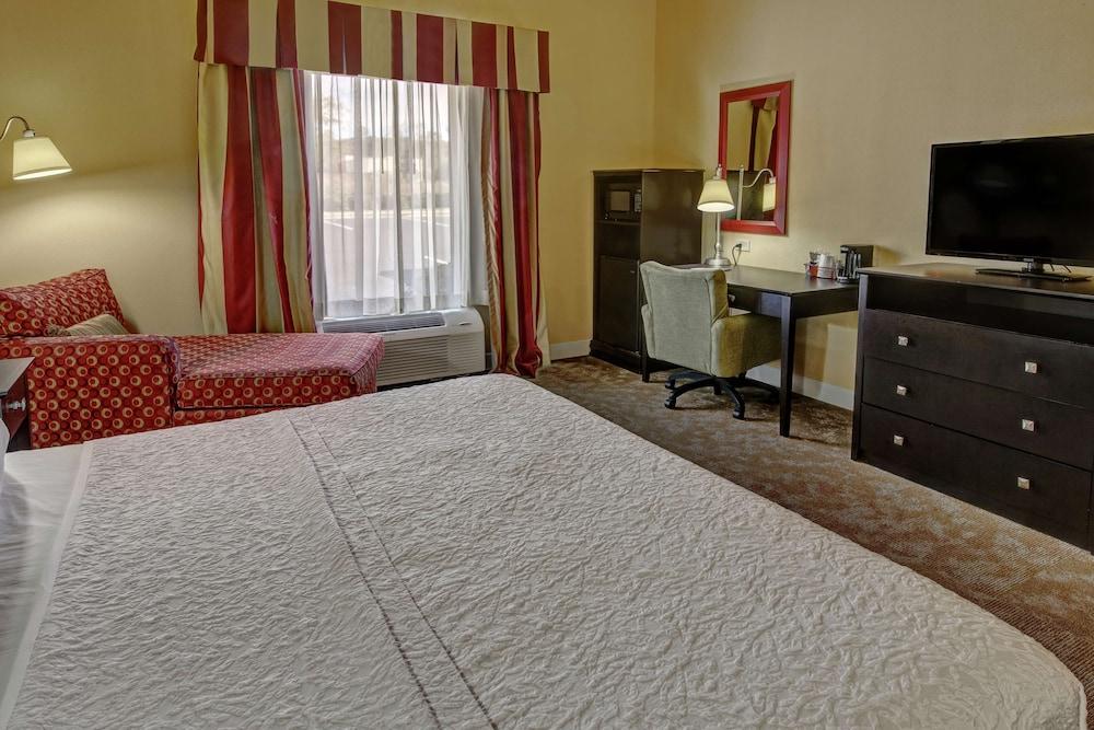 Hampton Inn Jacksonville-Anniston Area photo 28