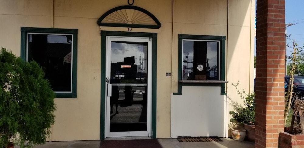 Executive Inn photo 3