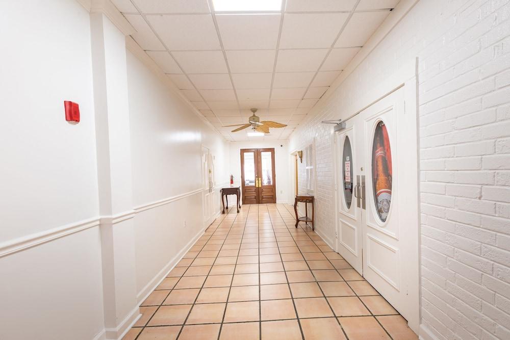 OYO Hotel Baton Rouge - Mead Rd Louisiana photo 13