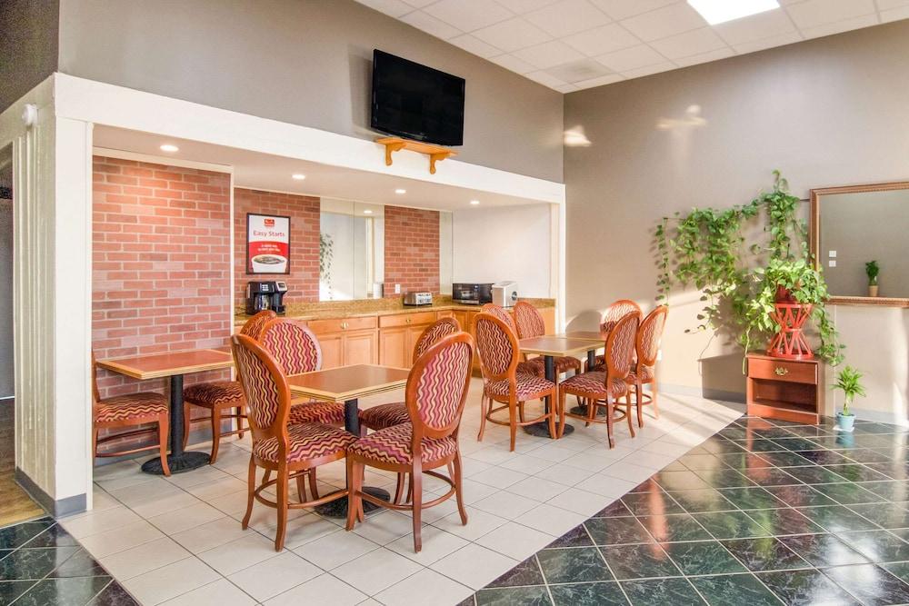 Econo Lodge photo 19
