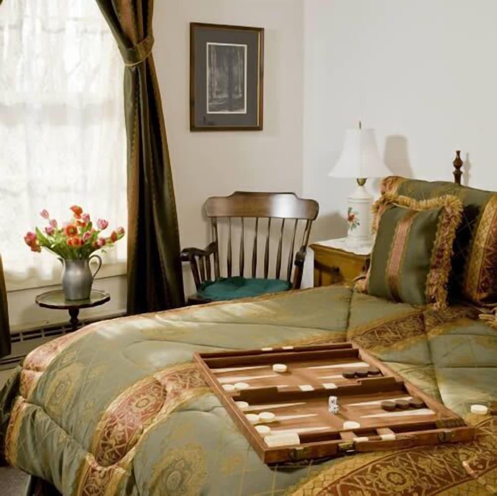 Crestmont Inn photo 14