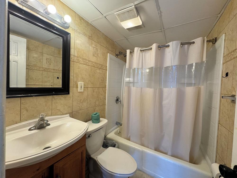 Skyview Manor Motel photo 28