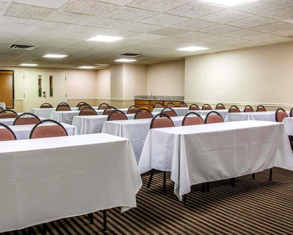 Wingate by Wyndham Livonia photo 36