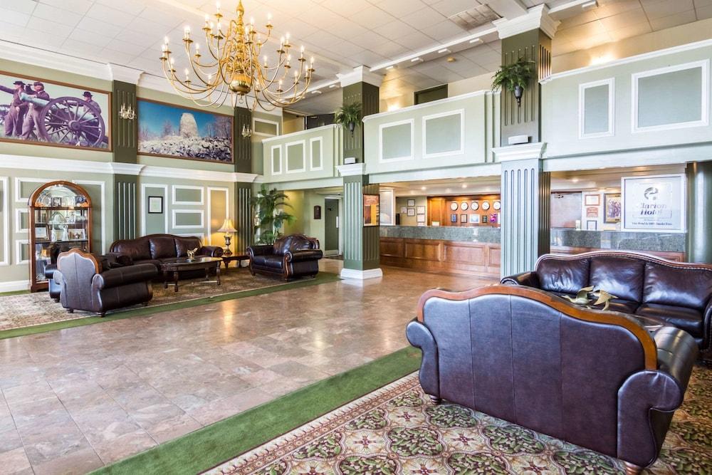 The Plaza Inn & Suites photo 2