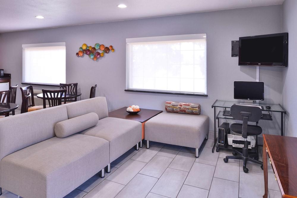 Americas Best Value Inn Batesville photo 21
