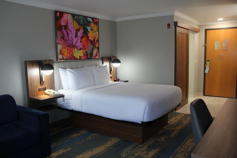 La Quinta Inn & Suites by Wyndham Yakima Downtown photo 15