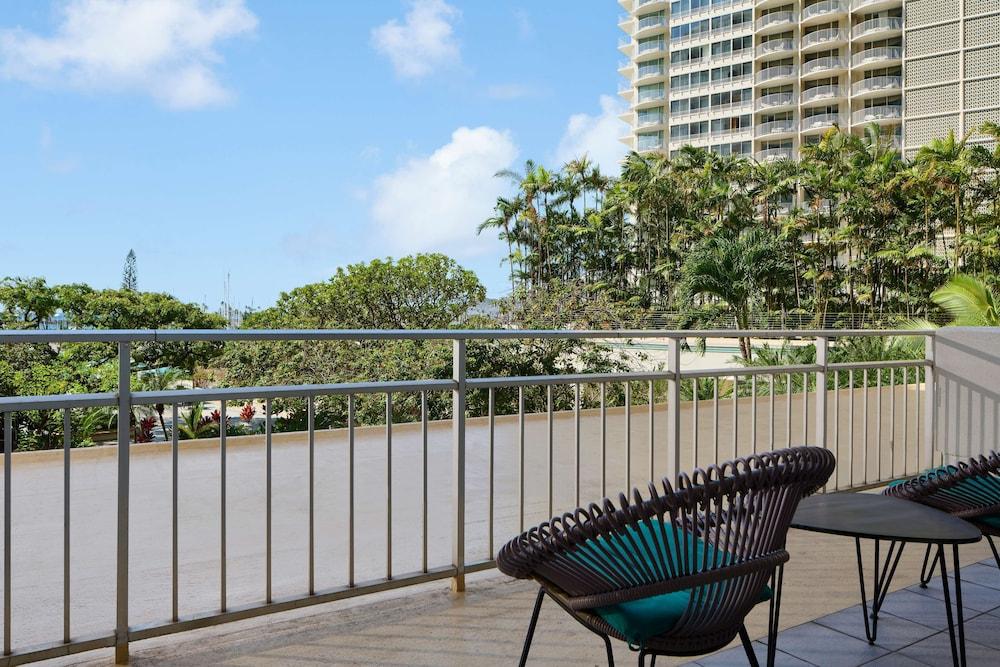 Ilikai Hotel & Luxury Suites photo 41