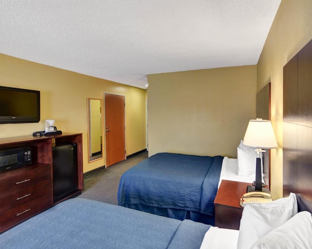 Quality Inn & Suites Grand Prairie South photo 13