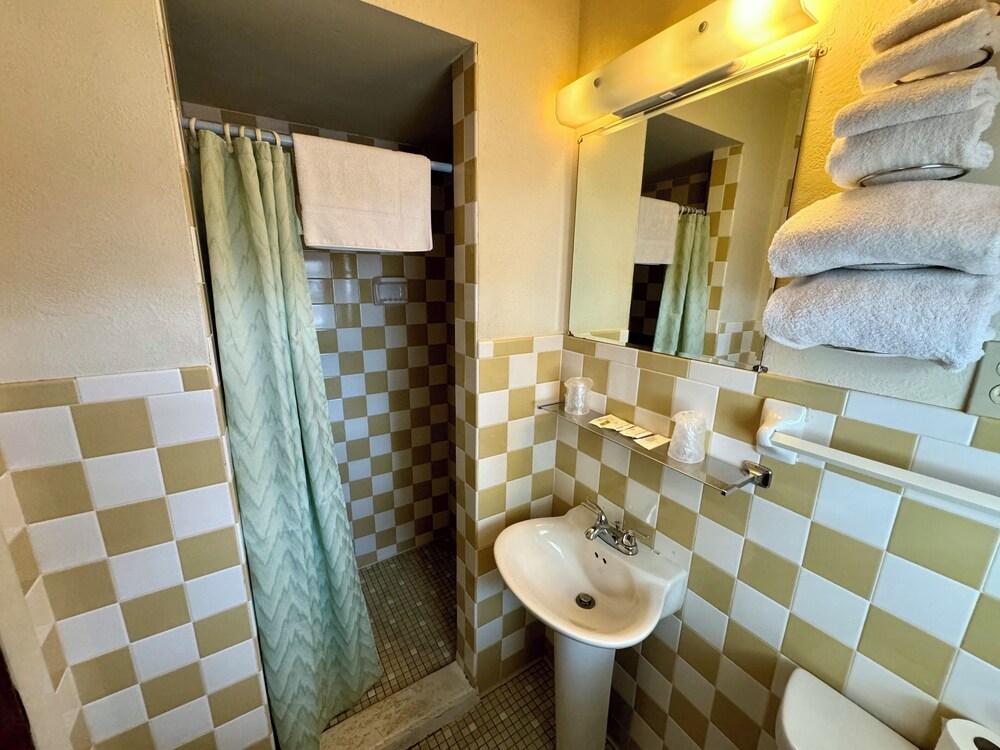 Napps Motel photo 33