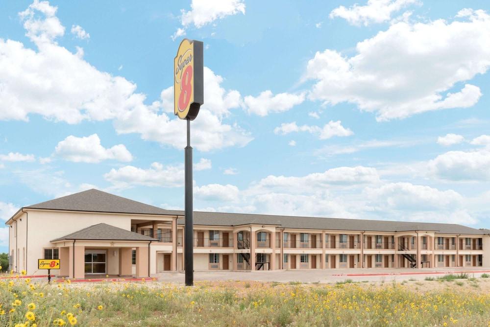 Super 8 by Wyndham Colorado City photo 14