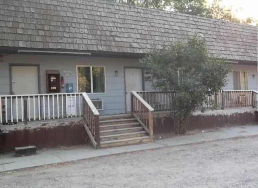 Hillside Inn photo 1