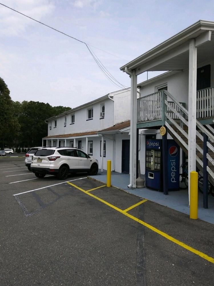 Budget Inn Motel Suites photo 13
