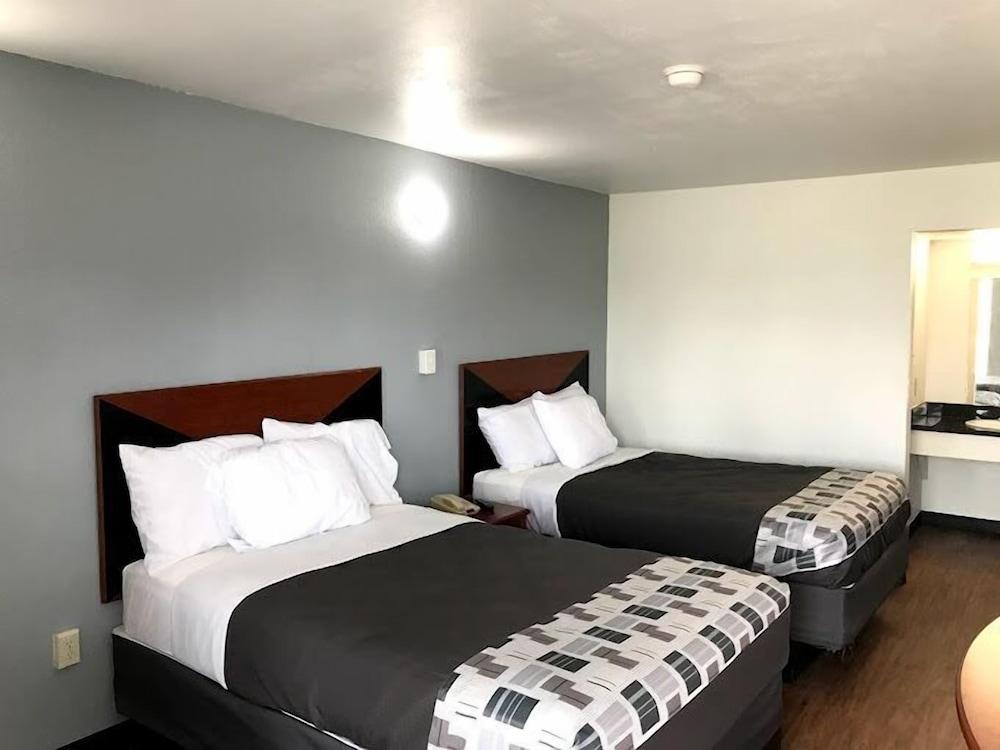 Regency Inn photo 2