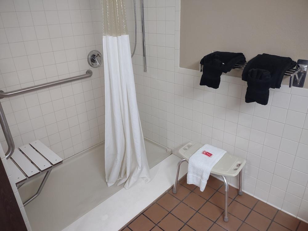 Motel 6 Concordia, MO photo 30
