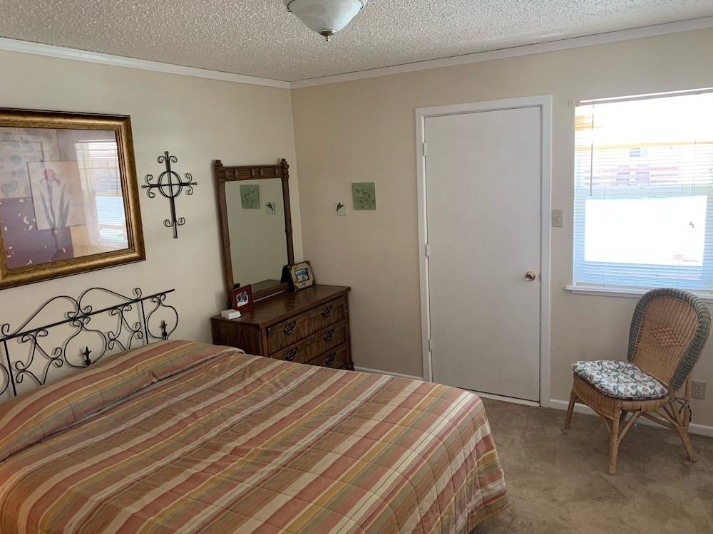 Auslander Condominiums photo 36