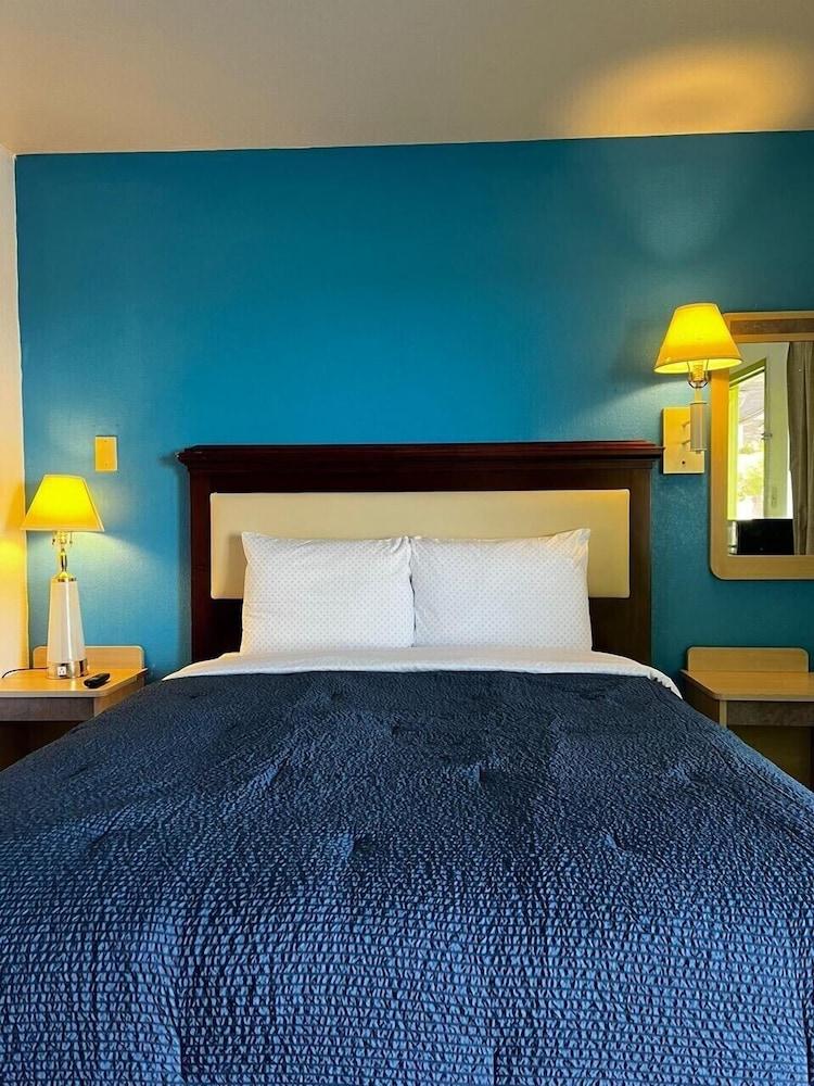 Parkside Inn by PHG - Sweetwater photo 2