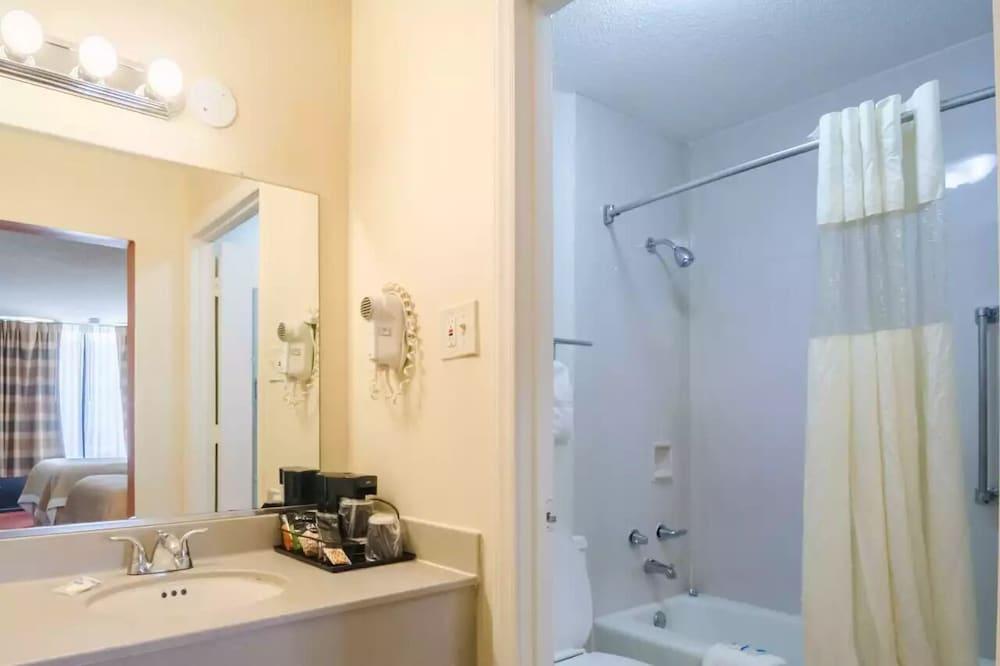 OYO Hotel Greensboro East I 40 photo 23