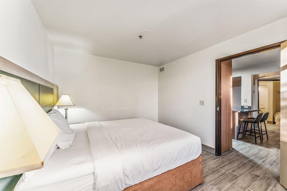 Metro Chandler Extended Stay photo 19