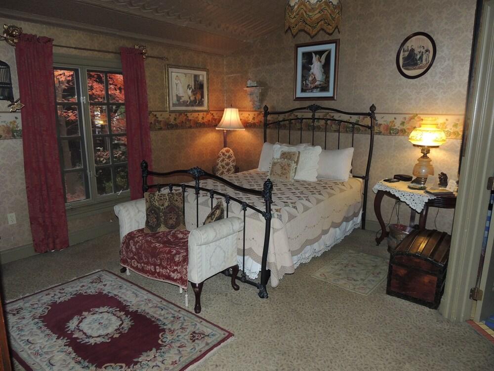 Historic Farnsworth House Inn photo 45