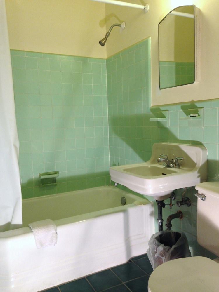 Hawaii Motel photo 13