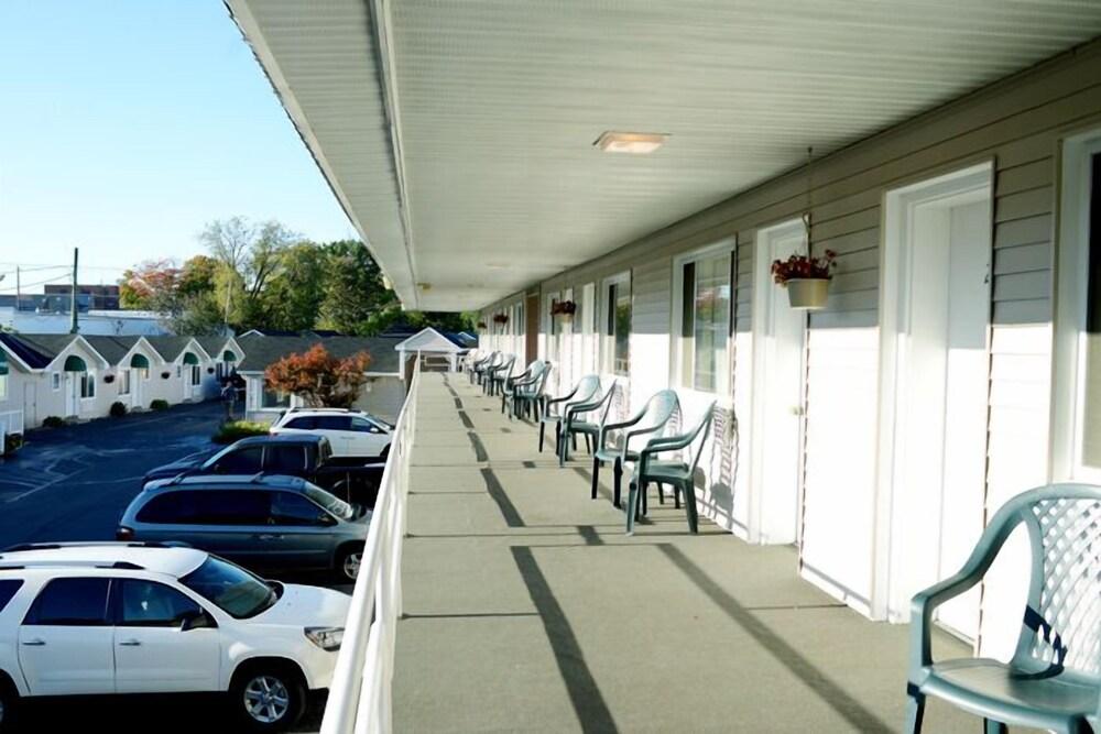Lockview Motel photo 56